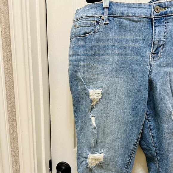 Torrid We Swear By The Fit Boyfriend Distressed Denim Jeans Women's Size 20 Boho - Picture 2 of 12